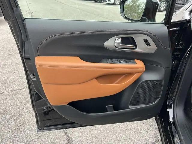 2026 Chrysler Pacifica Pinnacle AWD
