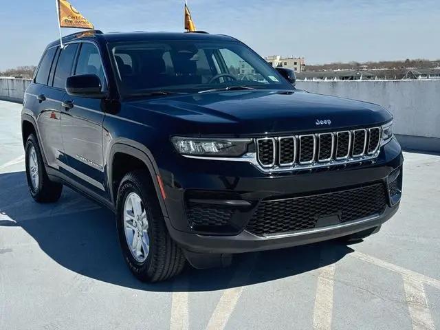 2023 Jeep Grand Cherokee Laredo 4x4