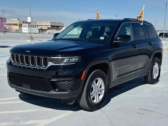 2023 Jeep Grand Cherokee Laredo 4x4
