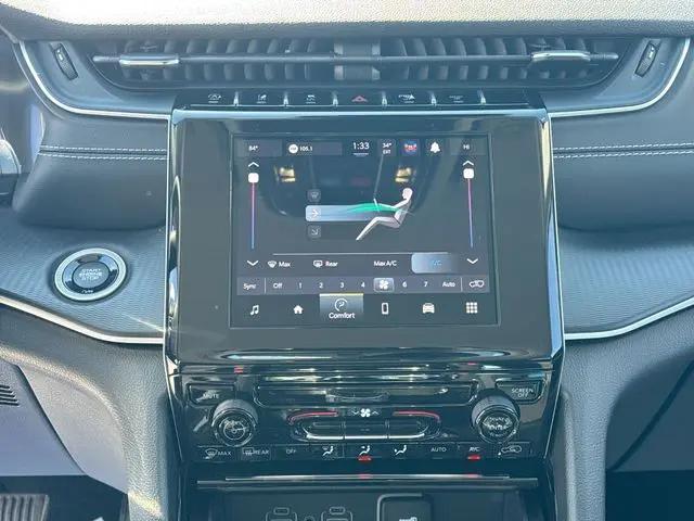2023 Jeep Grand Cherokee Laredo 4x4