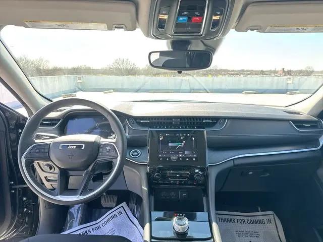 2023 Jeep Grand Cherokee Laredo 4x4