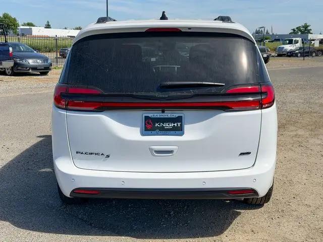 2026 Chrysler Pacifica Select AWD