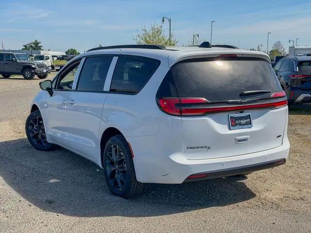 2026 Chrysler Pacifica Select AWD