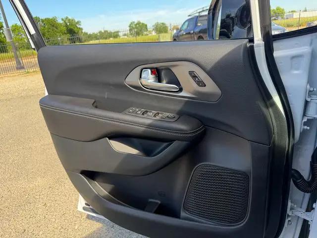 2026 Chrysler Pacifica Select AWD