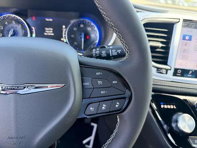 2026 Chrysler Pacifica Select AWD