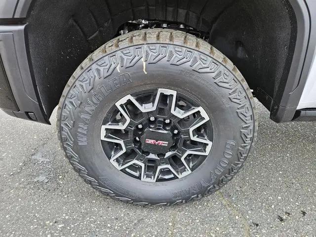 2026 GMC Sierra 2500HD Crew Cab, Standard Bed, AT4X, 4WD