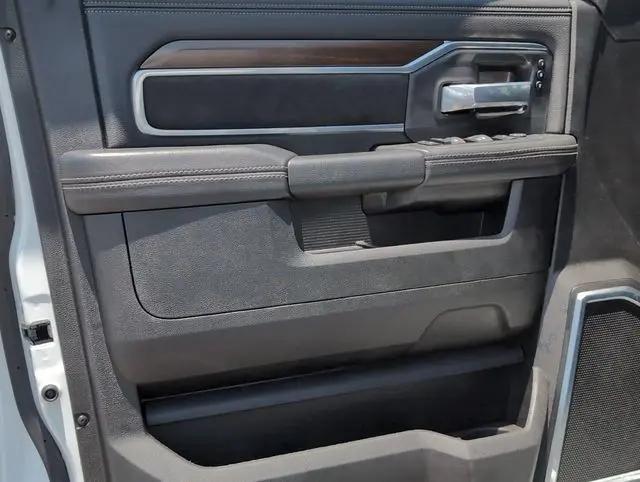 2024 Ram 3500 Laramie Crew Cab 4x4 8 Box