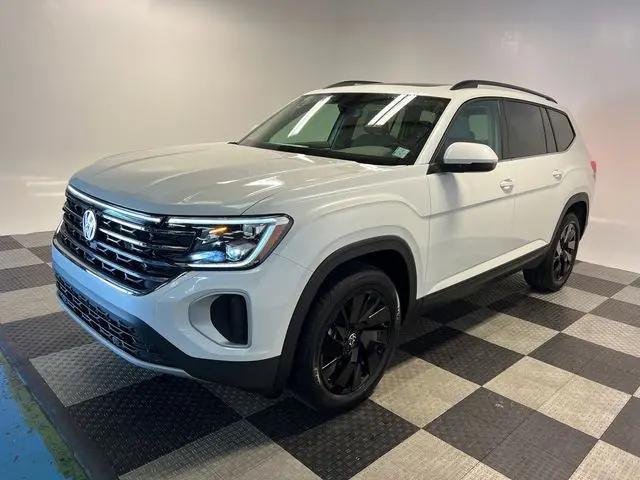 2026 Volkswagen Atlas SE with Technology