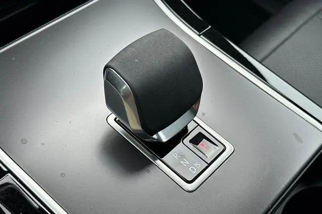 2025 Land Rover Range Rover Velar P250 Dynamic SE