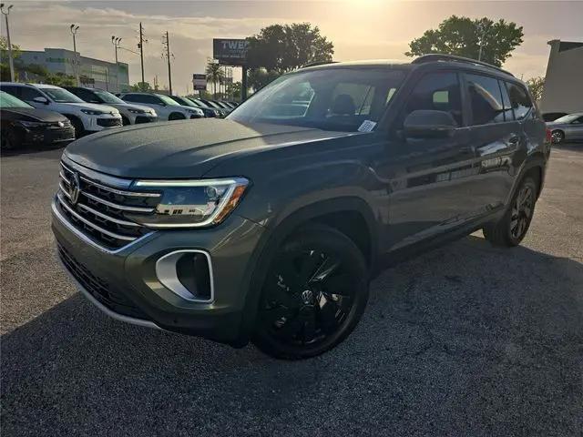 2026 Volkswagen Atlas SE with Technology
