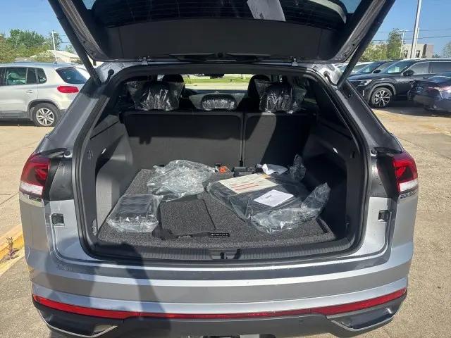 2026 Volkswagen Atlas Cross Sport SE with Technology