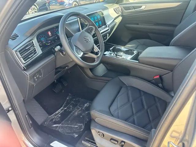 2026 Volkswagen Atlas Cross Sport SE with Technology