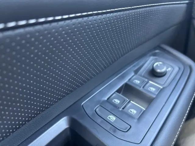2026 Volkswagen Atlas Cross Sport SE with Technology