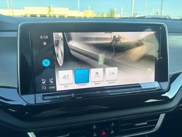 2026 Volkswagen Atlas Cross Sport SE with Technology