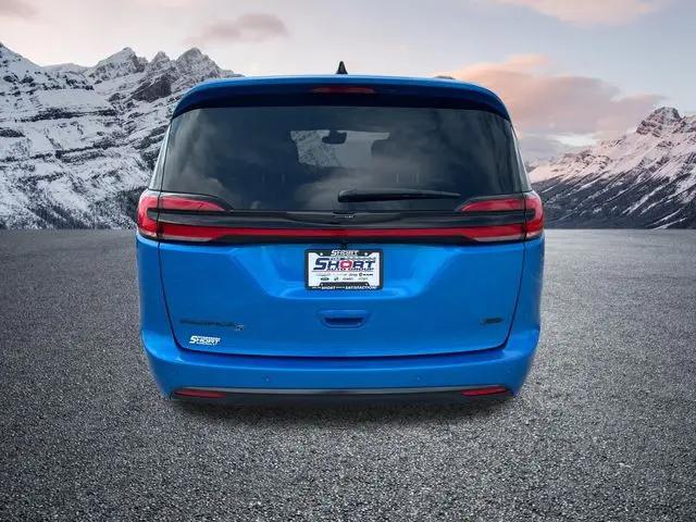2026 Chrysler Pacifica Select AWD