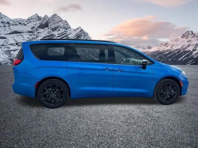 2026 Chrysler Pacifica Select AWD