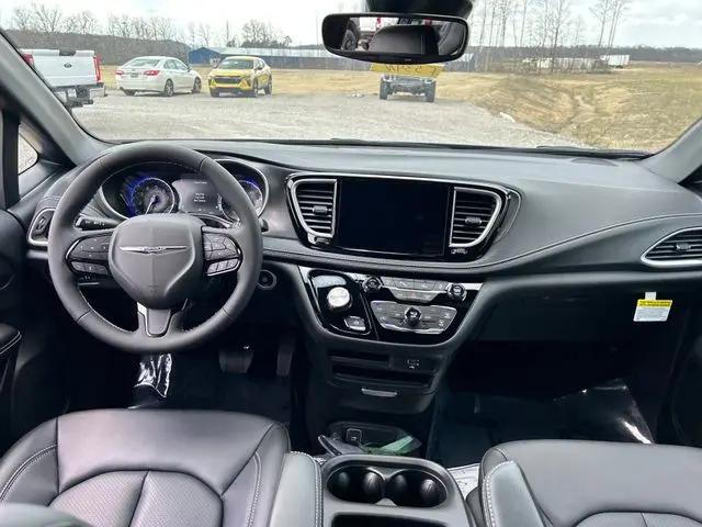 2026 Chrysler Pacifica Select AWD