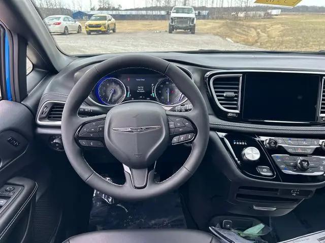 2026 Chrysler Pacifica Select AWD