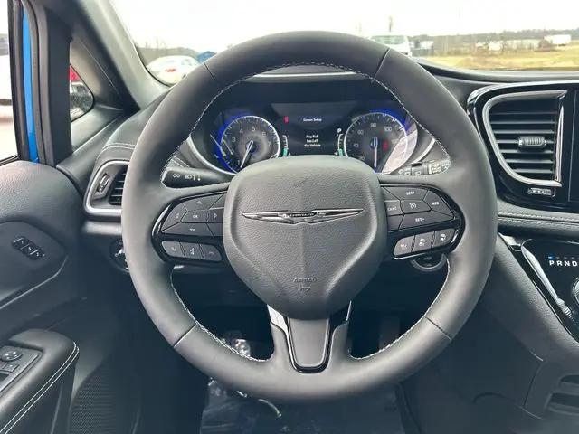 2026 Chrysler Pacifica Select AWD