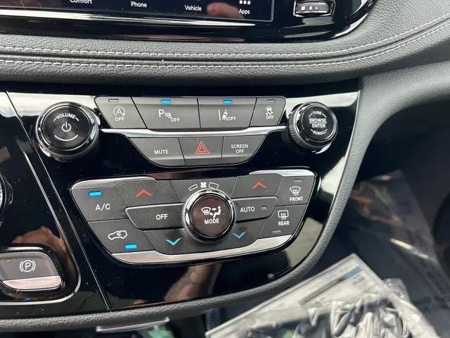2026 Chrysler Pacifica Select AWD