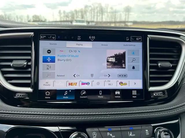2026 Chrysler Pacifica Select AWD