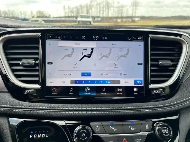 2026 Chrysler Pacifica Select AWD