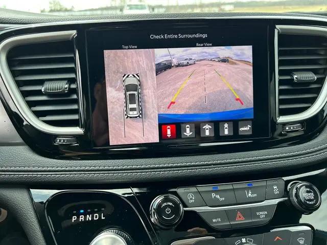 2026 Chrysler Pacifica Select AWD