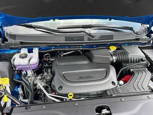 2026 Chrysler Pacifica Select AWD