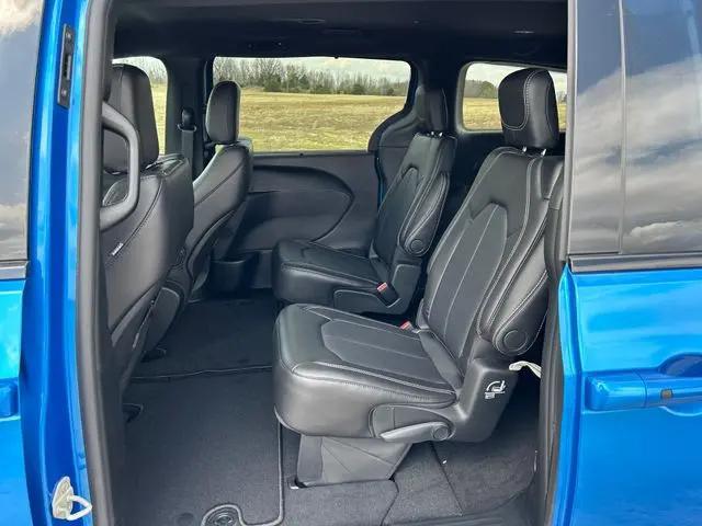 2026 Chrysler Pacifica Select AWD