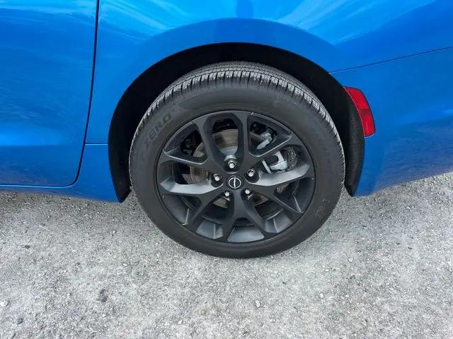2026 Chrysler Pacifica Select AWD