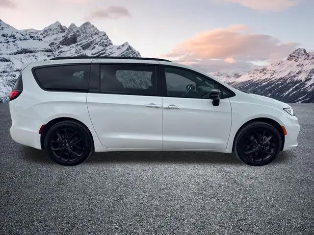 2026 Chrysler Pacifica Select AWD