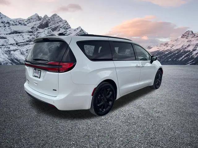 2026 Chrysler Pacifica Select AWD