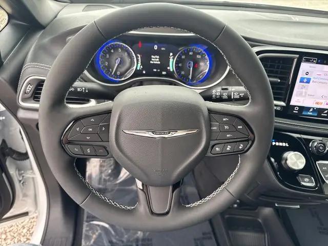2026 Chrysler Pacifica Select AWD