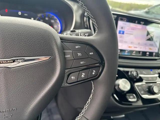 2026 Chrysler Pacifica Select AWD