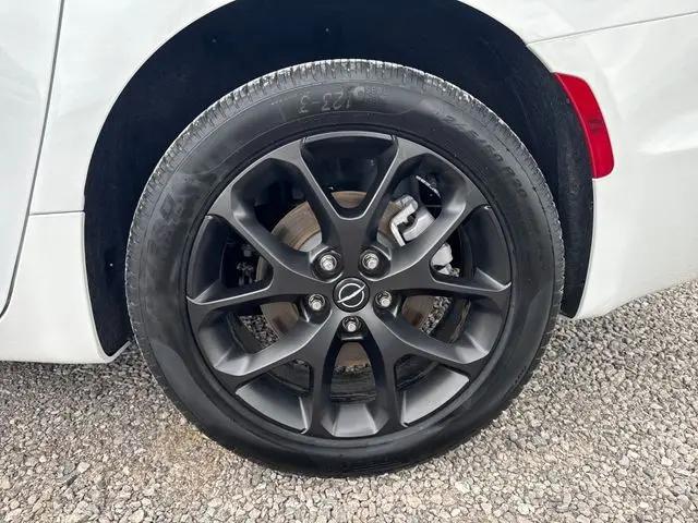 2026 Chrysler Pacifica Select AWD