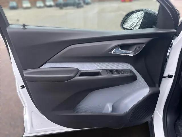 2027 Chevrolet Bolt LT FWD