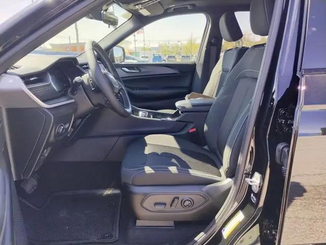 2026 Jeep Grand Cherokee L Altitude 4x4