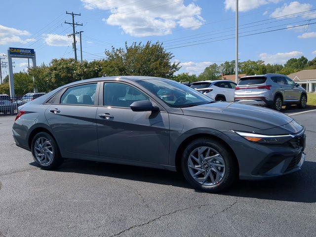 2024 Hyundai Elantra SEL FWD