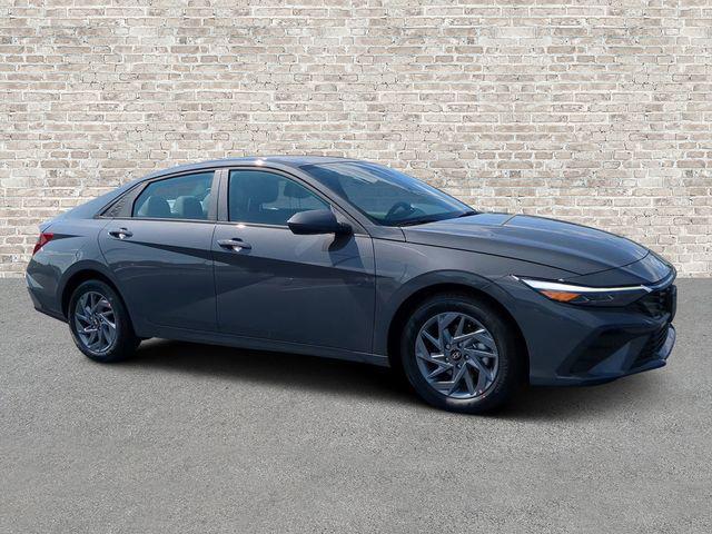2024 Hyundai Elantra SEL FWD