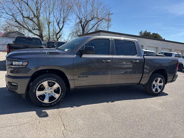 2026 RAM Ram 1500 RAM 1500 EXPRESS CREW CAB 4X2 57 BOX
