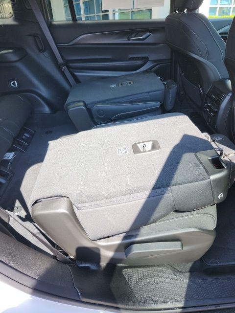 2025 Jeep Grand Cherokee L Laredo X 4x4