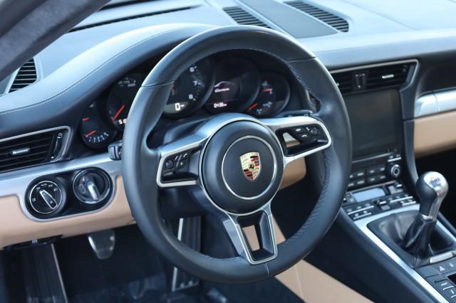 2017 Porsche 911 Carrera