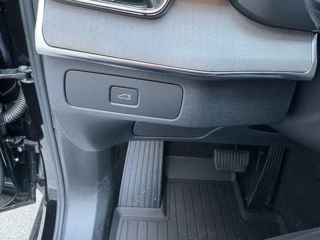 2026 Volvo XC90 Ultra, B6 AWD Gas (mild hybrid), Gasoline, Bright, 7 Seats