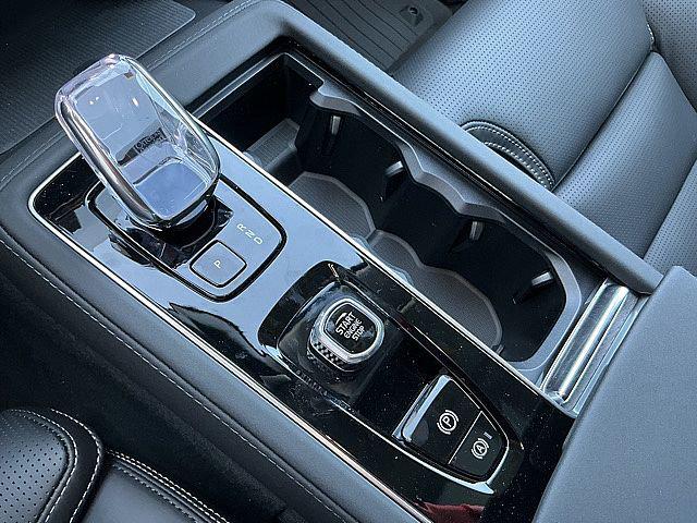 2026 Volvo XC90 Ultra, B6 AWD Gas (mild hybrid), Gasoline, Bright, 7 Seats