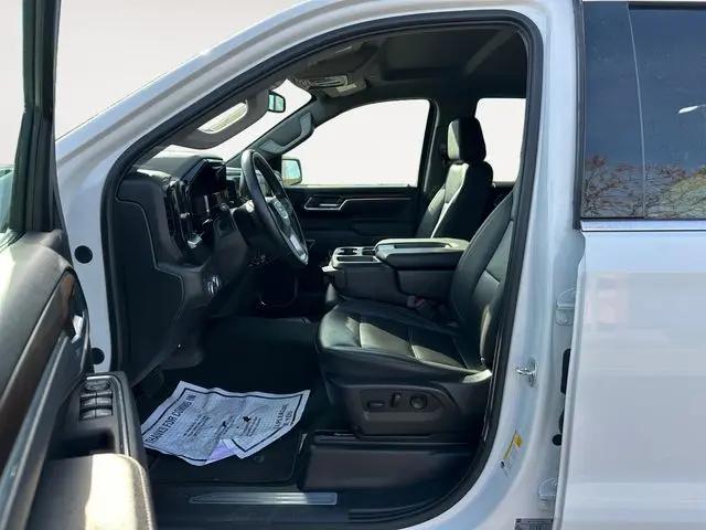 2025 GMC Sierra 1500 4WD Crew Cab Short Box SLT