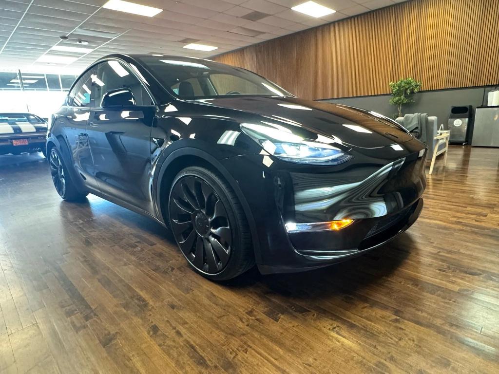 View vehicle photo 6