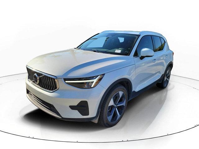 2024 Volvo XC40 B5 Core Bright Theme