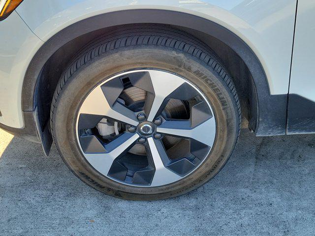 2024 Volvo XC40 B5 Core Bright Theme
