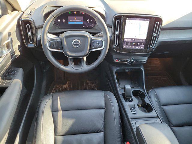 2024 Volvo XC40 B5 Core Bright Theme