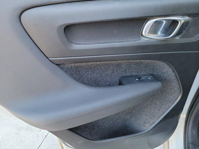 2024 Volvo XC40 B5 Core Bright Theme